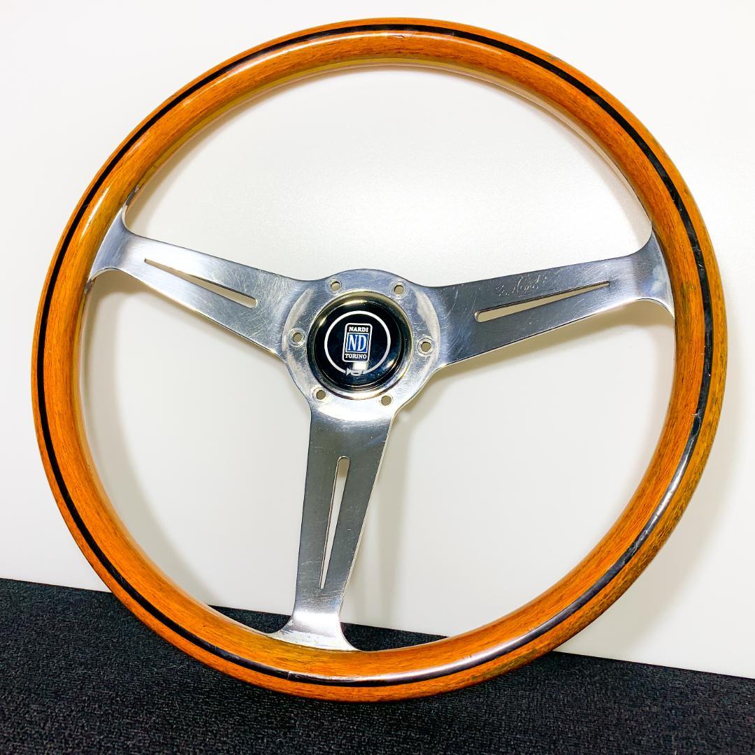 ナルディ クラシック ウッドステアリング おまけホーンボタン・ネジ6本