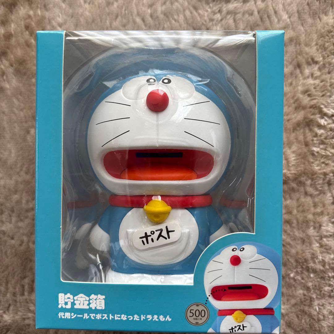 代用シールでポストになった ドラえもん 郵便局50周年 限定 貯金箱