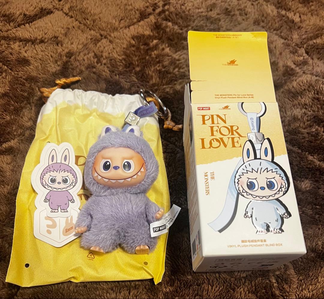 イニシャル ？】ラブブ PIN FOR LOVE アルファベット? - メルカリ