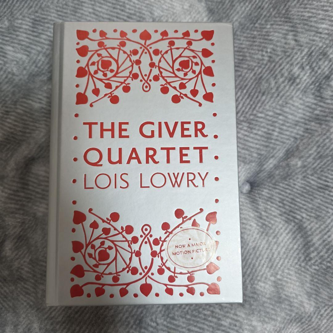 THE GIVER QUARTET LOIS LOWRY洋書 Amazon.com: The Giver Quartet Omnibus Deluxe Collector's Edition