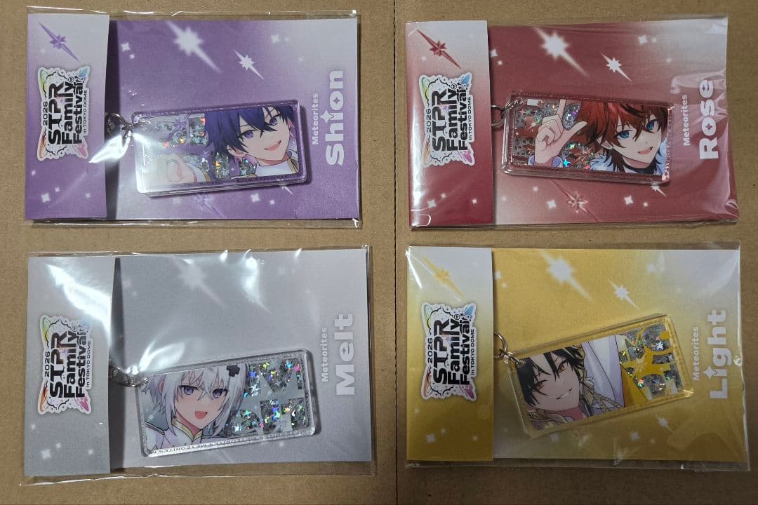 すとふぇす 2026 グッズ めておら スパンコールキーホルダー - メルカリ