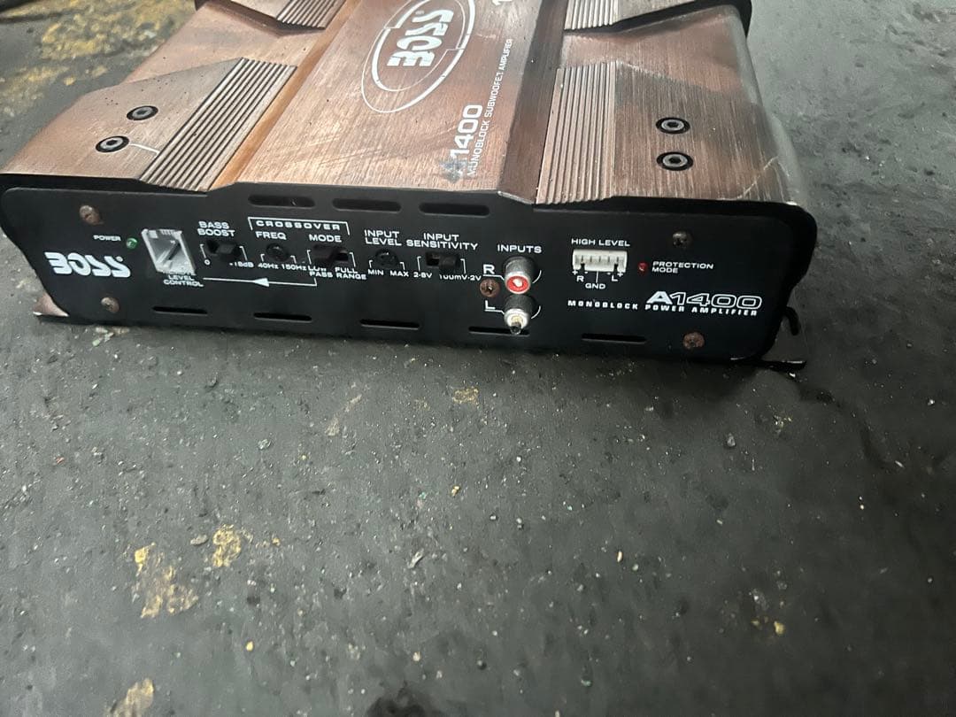 BOSS 1400W モノブロック サブウーファー アンプ 動作未確認 ジャンク