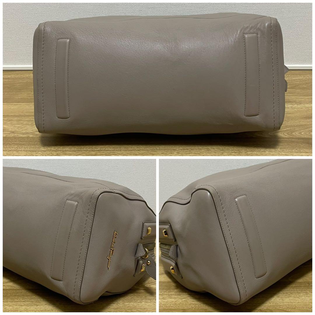 《極美品》Ferragamo（フェラガモ）レザー ハンドバッグ ベージュ系