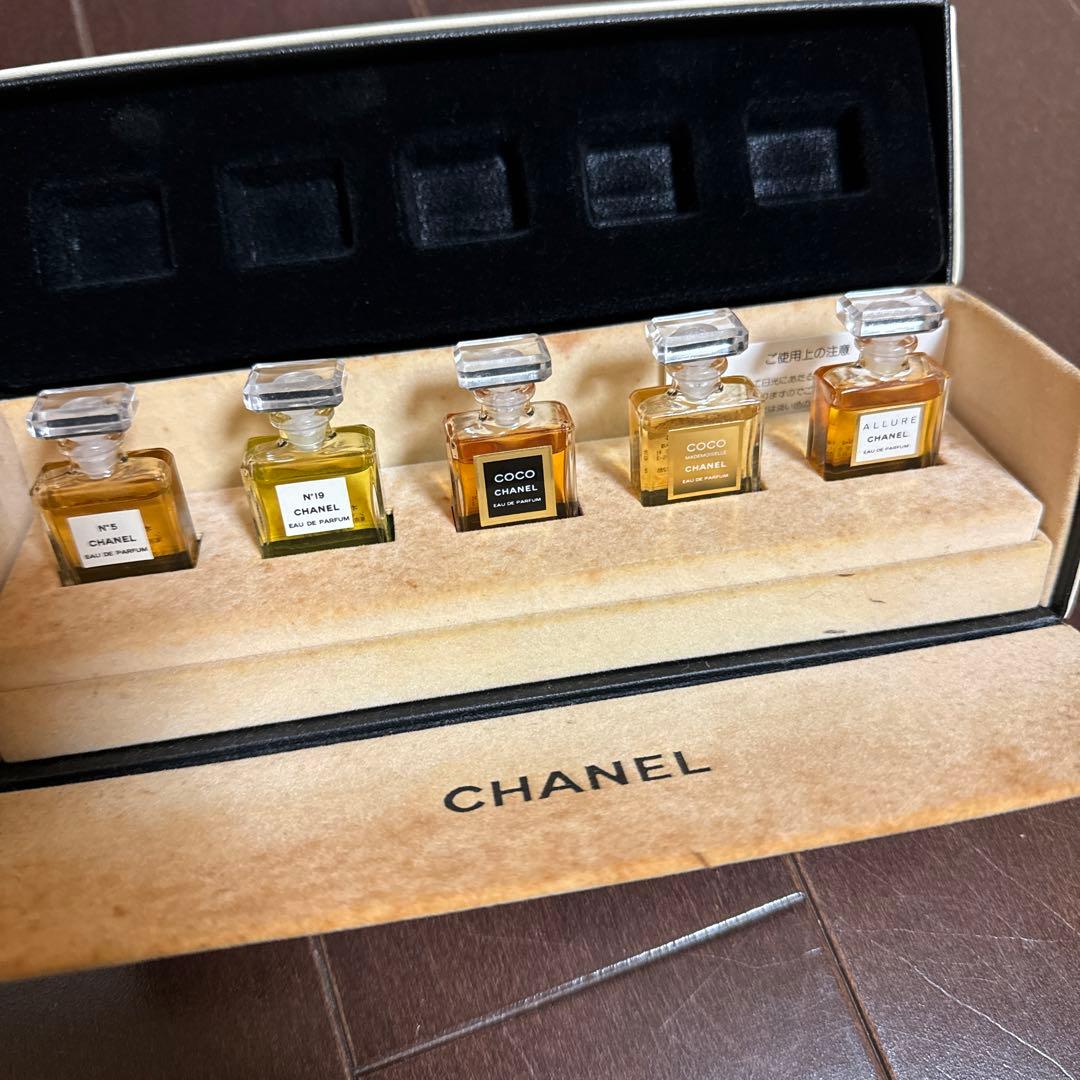 CHANEL ミニ香水セット - メルカリ
