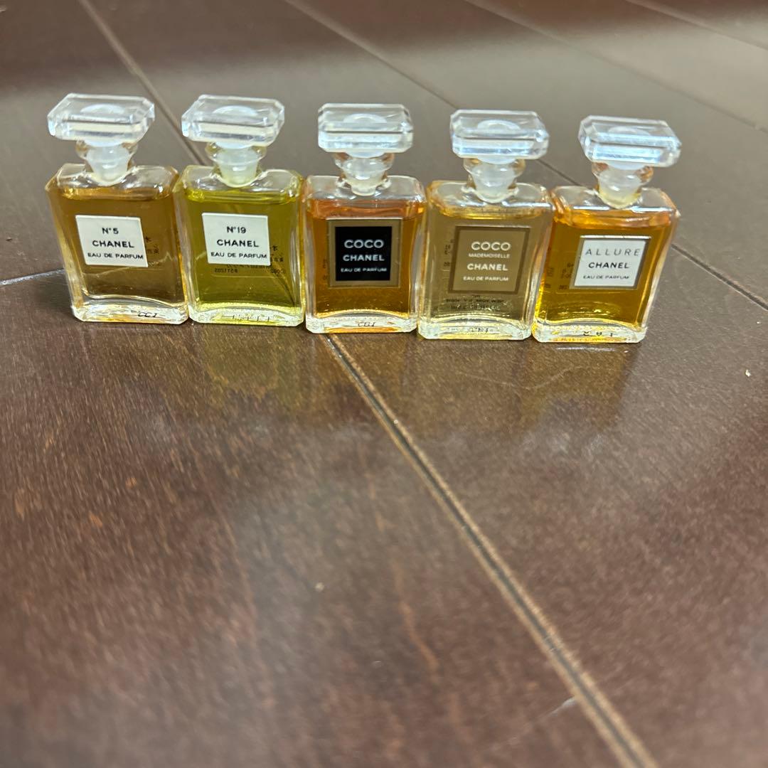 CHANEL ミニ香水セット - メルカリ