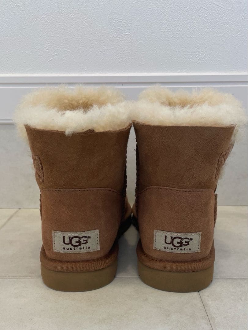 新品・未使用】アグ(UGG)ミニベイリーボタン☆チェスナット☆ 36