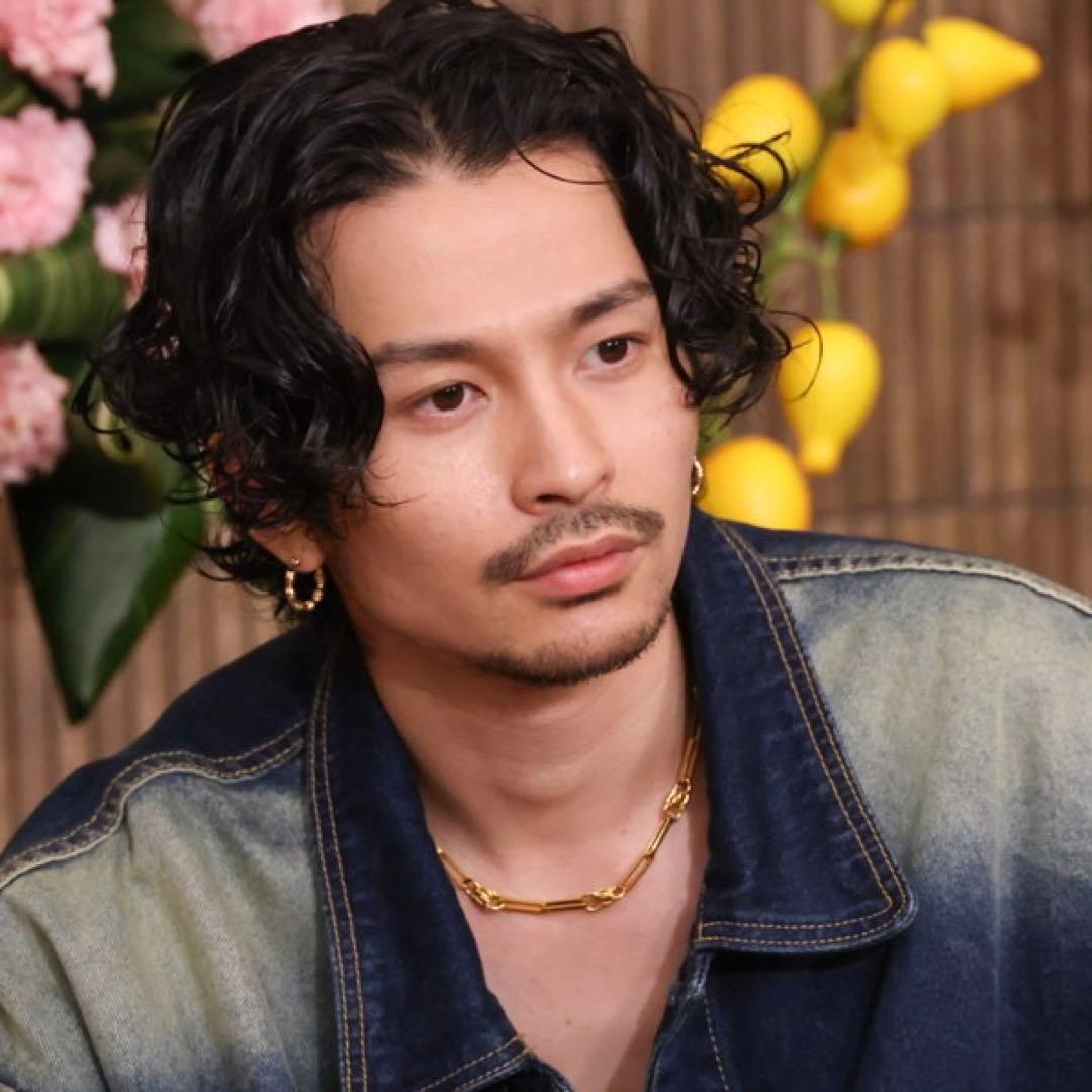 ゴールド ピアス 常田大希 着用 - メルカリ