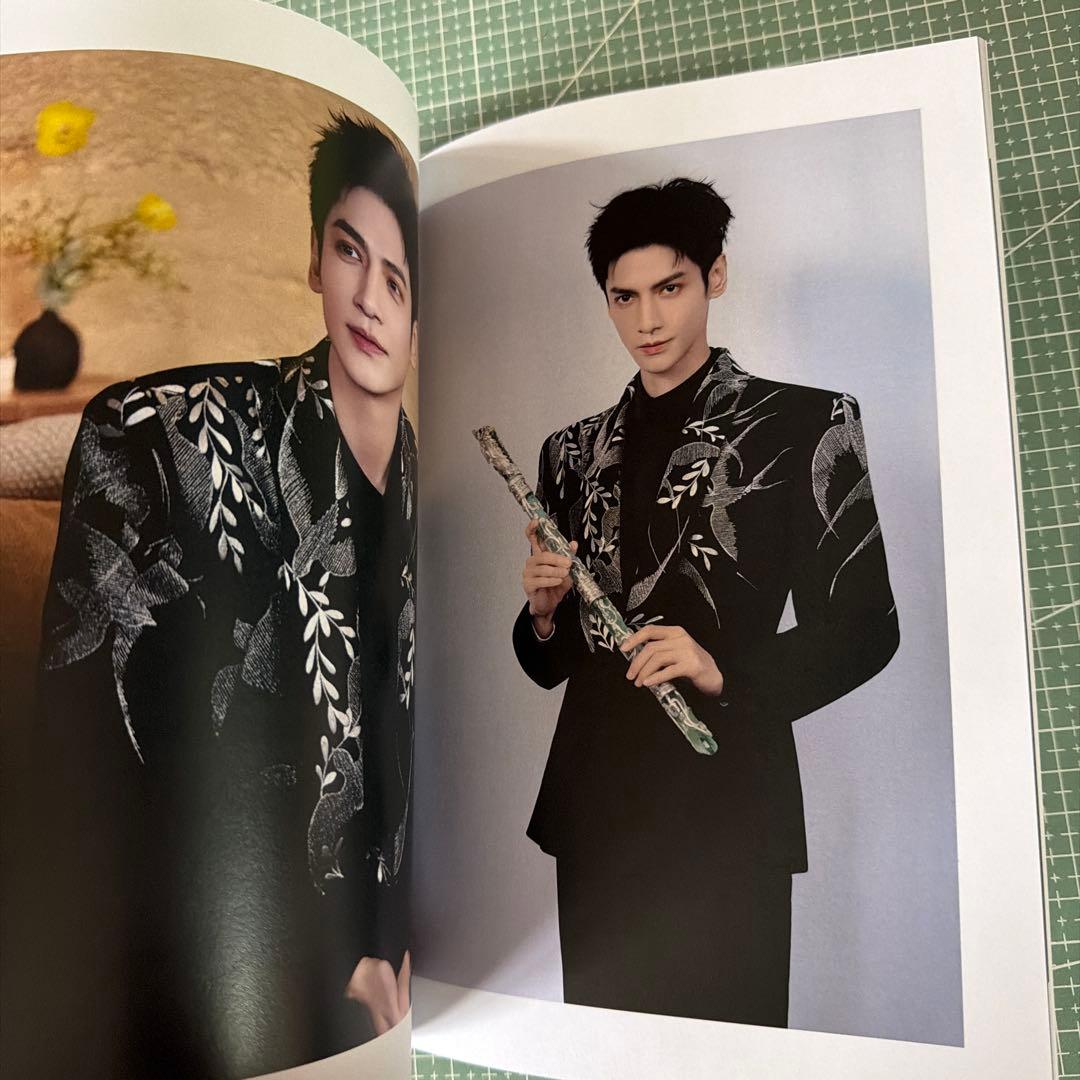 長月燼明 羅雲熙 レオ・ロー 写真集 64ページ - メルカリ