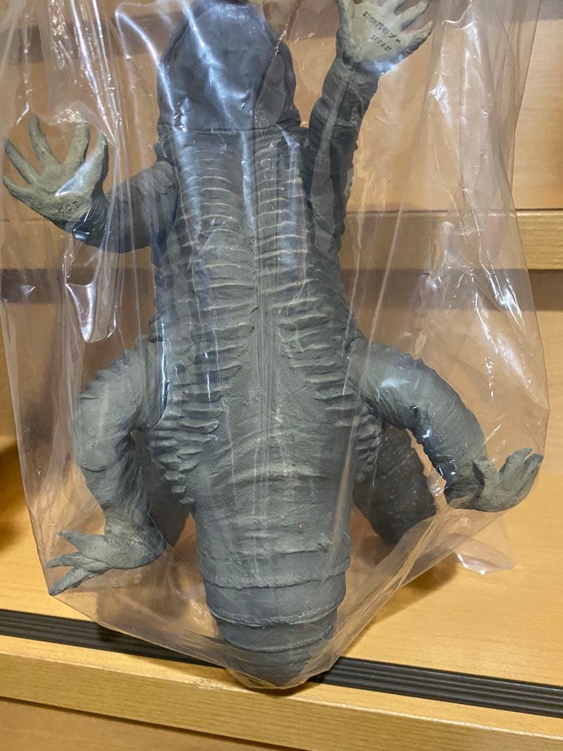 毒ガス怪獣ケムラー 500個限定 ccp ウルトラマン フィギュア - メルカリ