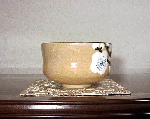 九谷焼 矢口永寿（初代）作 乾山意 梅 無傷 箱合 保証。