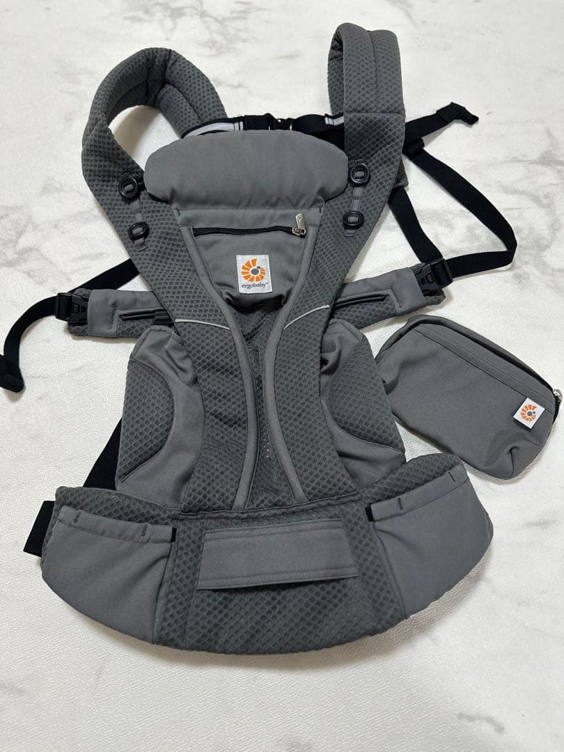 エルゴベビー 抱っこ紐 グレー　オムニブリーズ OMNI Breeze / グラファイトグレー | エルゴベビー オンラインストア