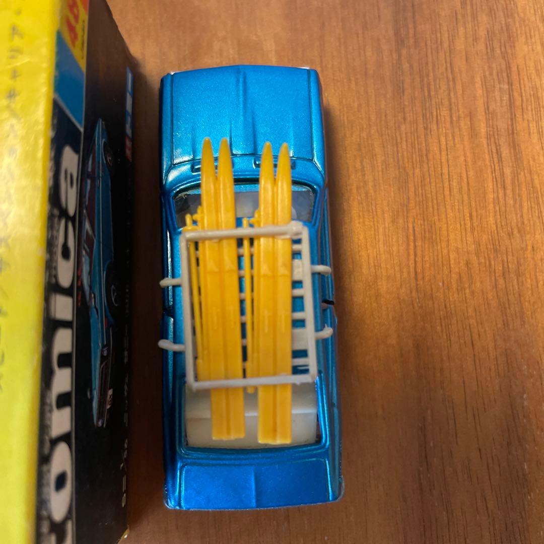 トミカ黒箱 サニー1200 スキーキャリア+ 予備スキー板 - メルカリ