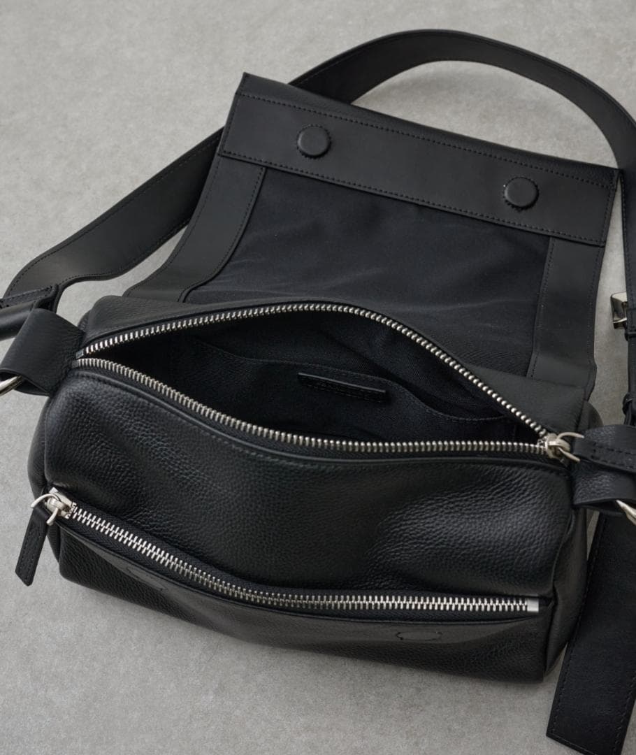 新品未開封】ビアズリー レザーリングボディバッグ ブラック - メルカリ