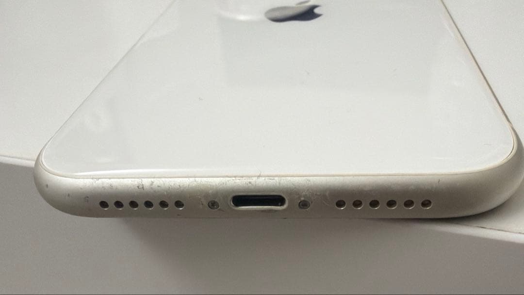 iPhone11 128GB ホワイト SIMロックあり