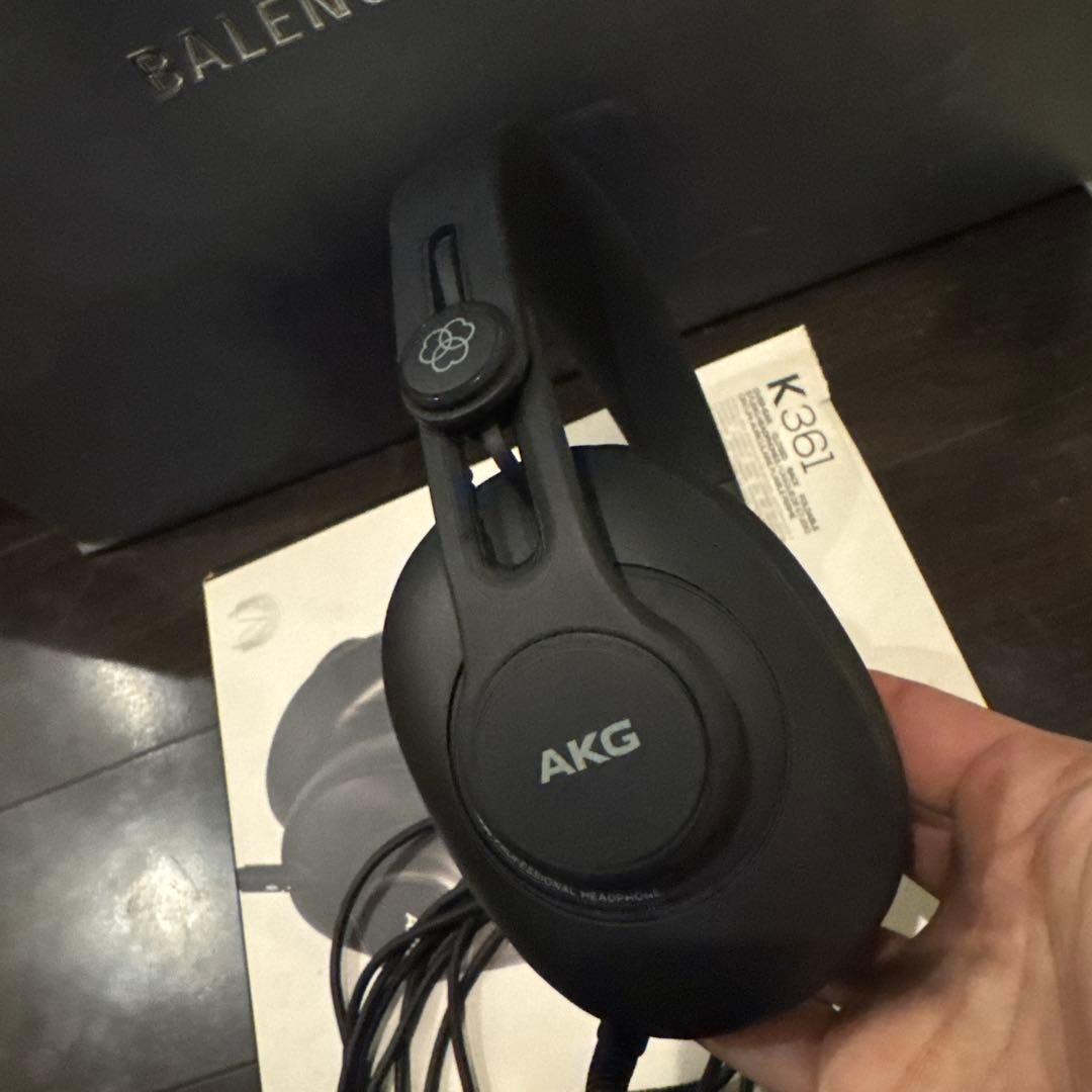 美品】AKG K361 ブラック 有線ヘッドホン 元箱付き - メルカリ