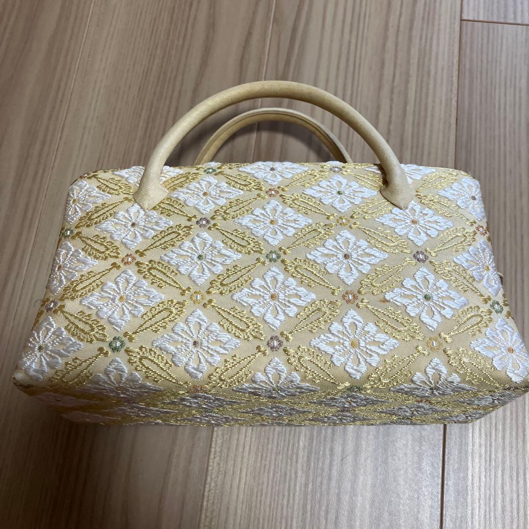 刺繍入りベージュ和装用バッグ 老舗京都伊澤屋