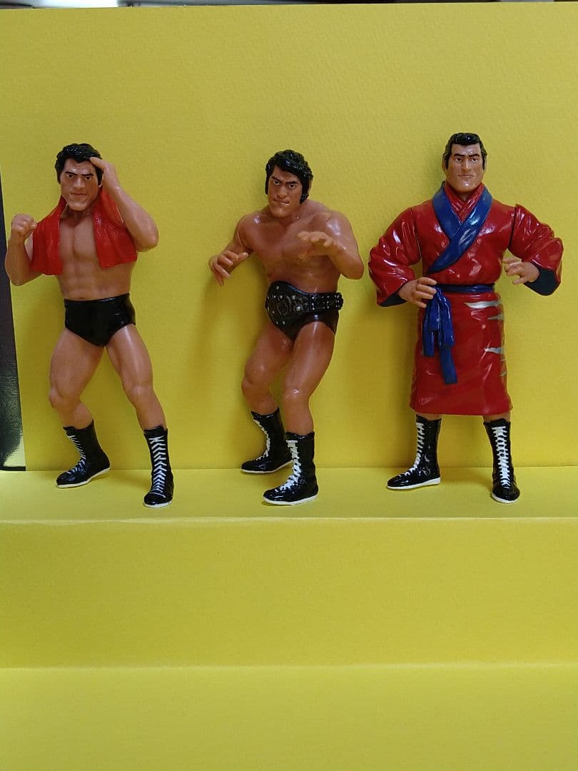 アントニオ猪木、小川直也、大仁田厚、桜庭和志、春一番のフィギュア7体
