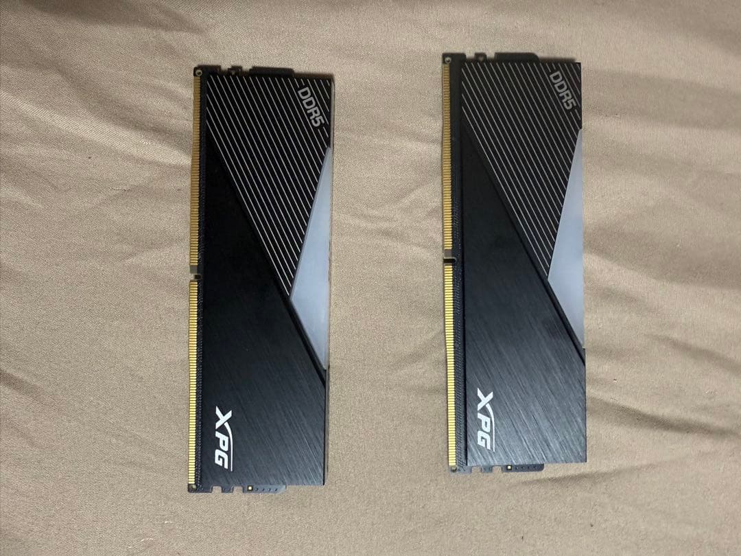 メモリー ADATA AX5U5200C3816G-DCLARBK ADATA AX5U5200C3816G-DCLARBK [DDR5 PC5-41600 16GB 2枚組] 価格比較