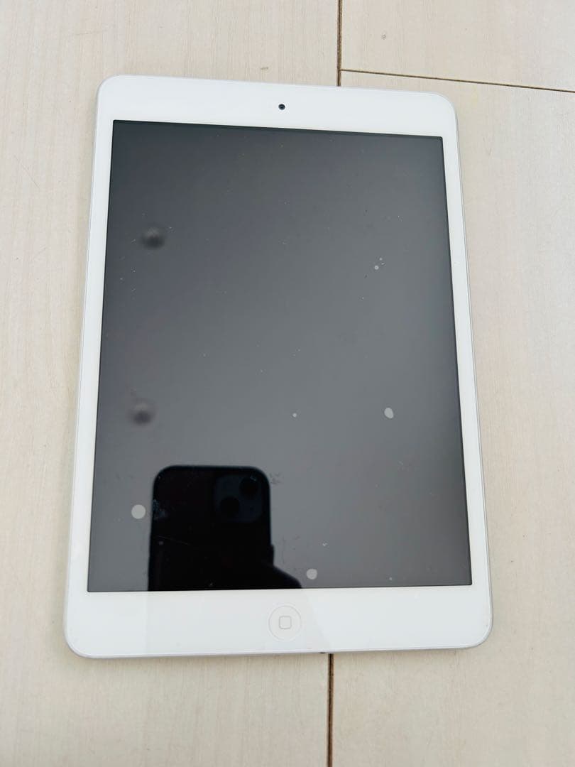 Apple iPad mini シルバー 本体 Apple iPad mini 3 Wi-Fiモデル 16GB MGNV2J/A [シルバー] 価格比較