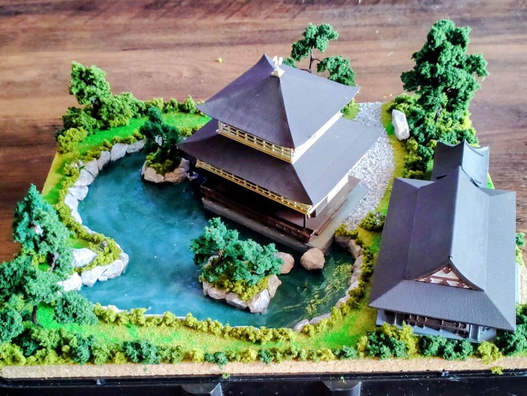 LED照明金付き閣寺ジオラマ　プラスティックケ一ス付き SP製作✨️桜咲く、金閣寺、ジオラマ ✨️LEDライト、ケース付❗️製作
