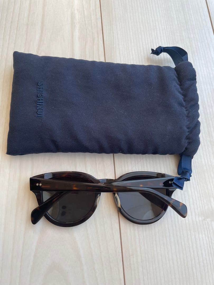 シシクイ サングラス ポーチ付き 新 発売