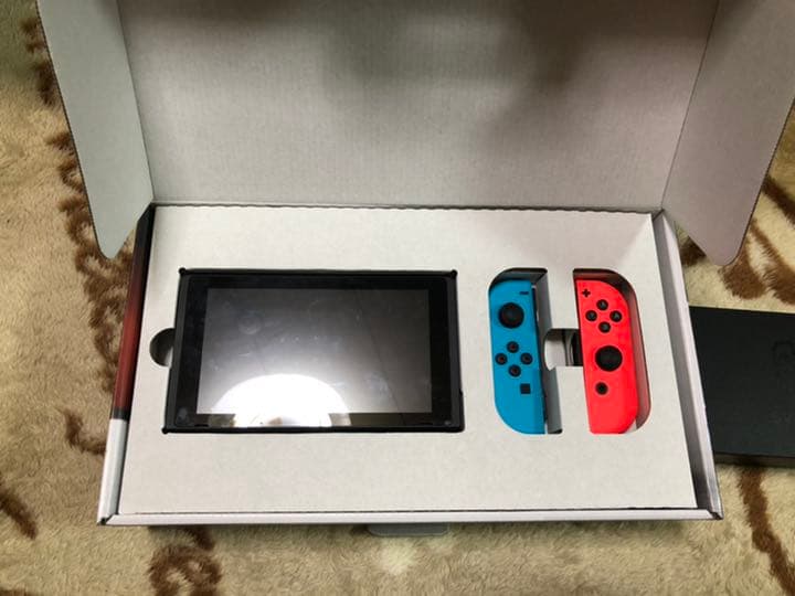 Nintendo Switch Joy-Con2つとカセット4つ【値段交渉あり】の通販｜www