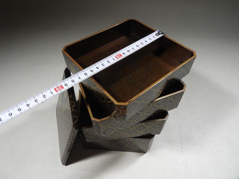 ○小さい 四段重箱 時代蒔絵 嵯峨桐 小紋尽くし 家紋 小重箱 片手の