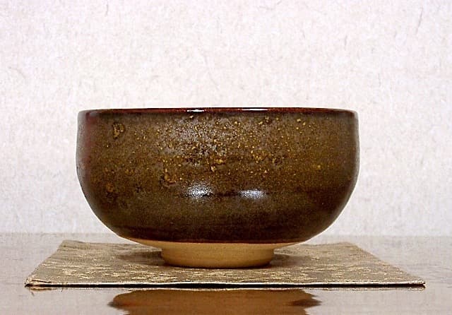 京焼・清水焼　伊東陶山（三代)作　そば釉　茶碗　無傷　共箱　保証。 京焼・清水焼 伊東陶山（三代)作 そば釉 茶碗 無傷 共箱 保証