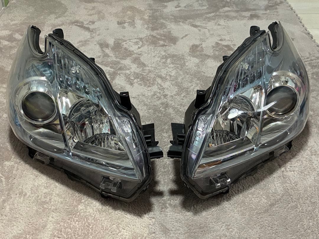 【美品】30プリウス前期　純正左右ハロゲンヘッドライト プリウス30 ZVW30 前期 純正ハロゲンヘッドライト 左 KOITO 47-29/刻印