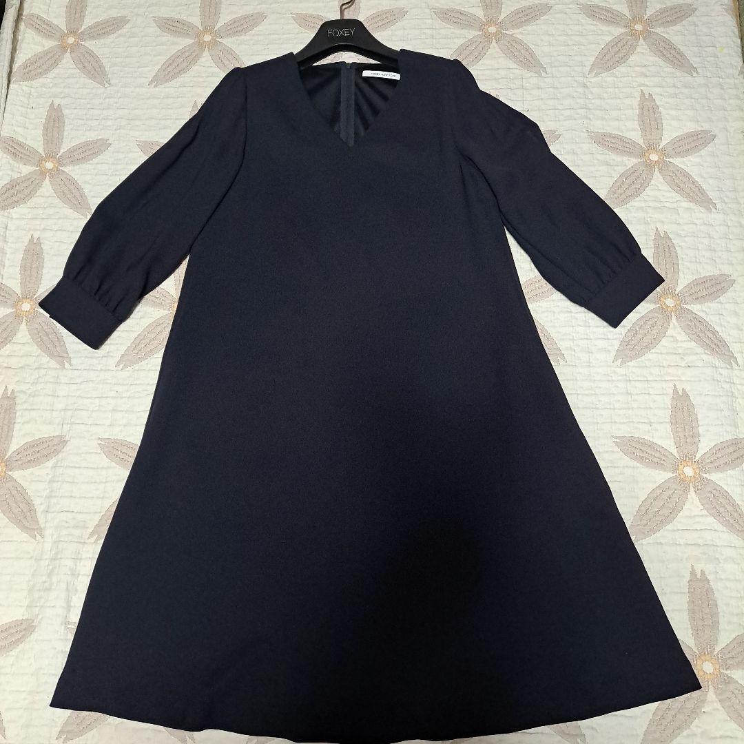 フォクシーニューヨークネイビー Vネック 七分袖ワンピース - メルカリ