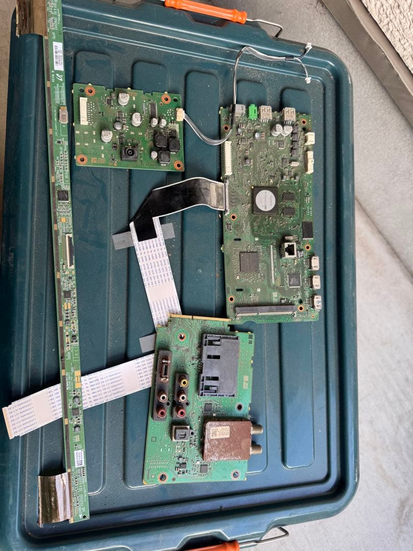 ソニー KDL-40W600B液晶テレビの基盤と配線類(ジャンク) - テレビ買う