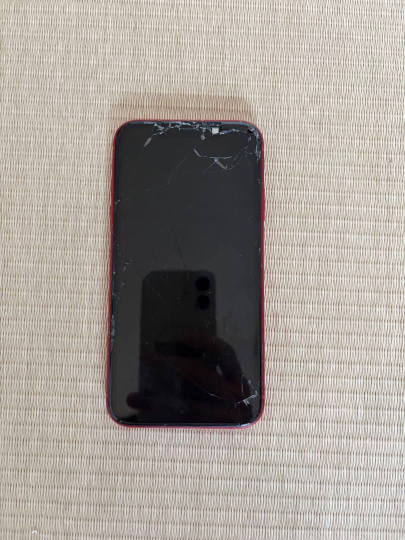 iPhoneXR RED 64GB 画面割れあり ジャンク扱い 付属品あり - メルカリ