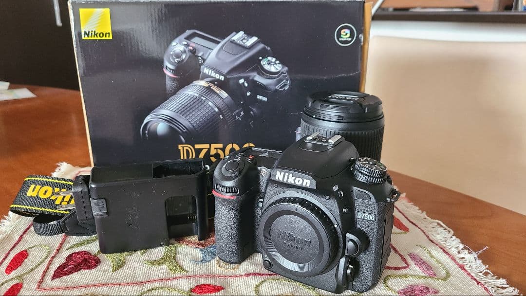Nikon d7500 18-140 シャッター1053回 Nikon Professional D7500 DSLR Camera with 18-140mm Lens Kit