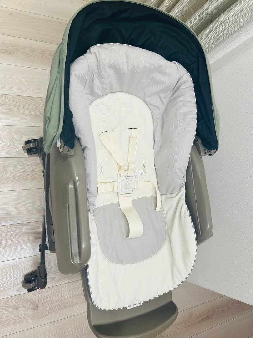 《美品》コンビ　ネムリラ コードレス AUTO SWING 【替えシート付】