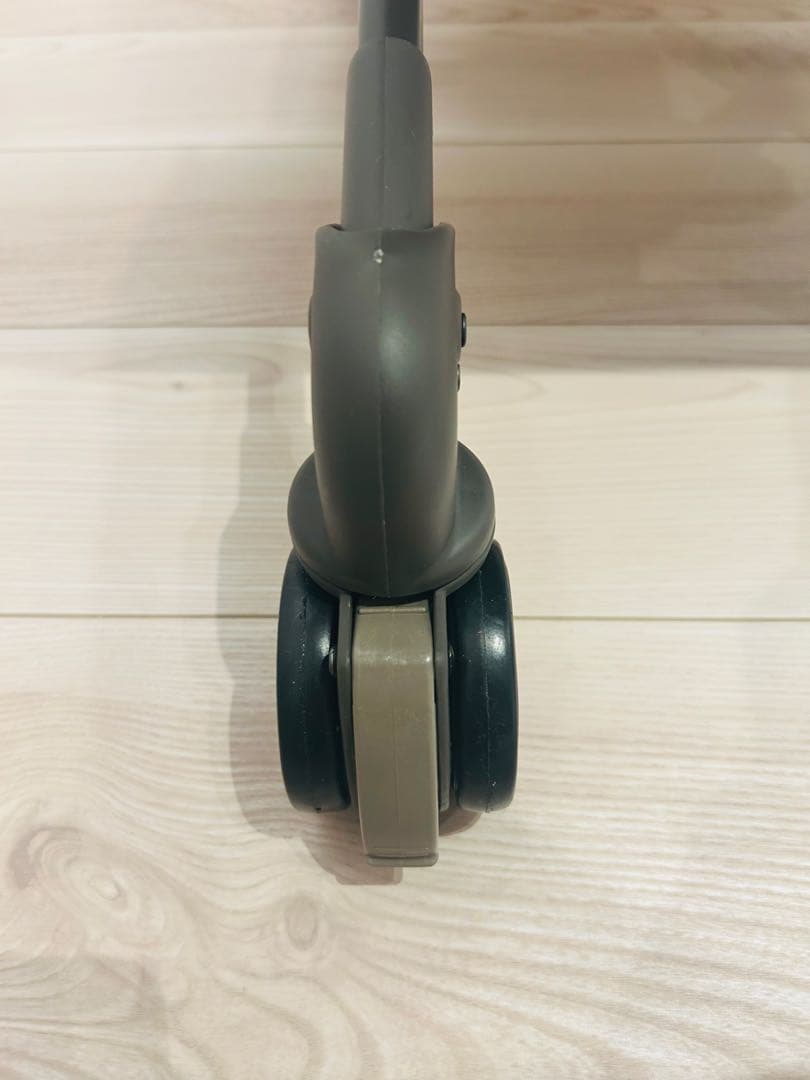 《美品》コンビ　ネムリラ コードレス AUTO SWING 【替えシート付】