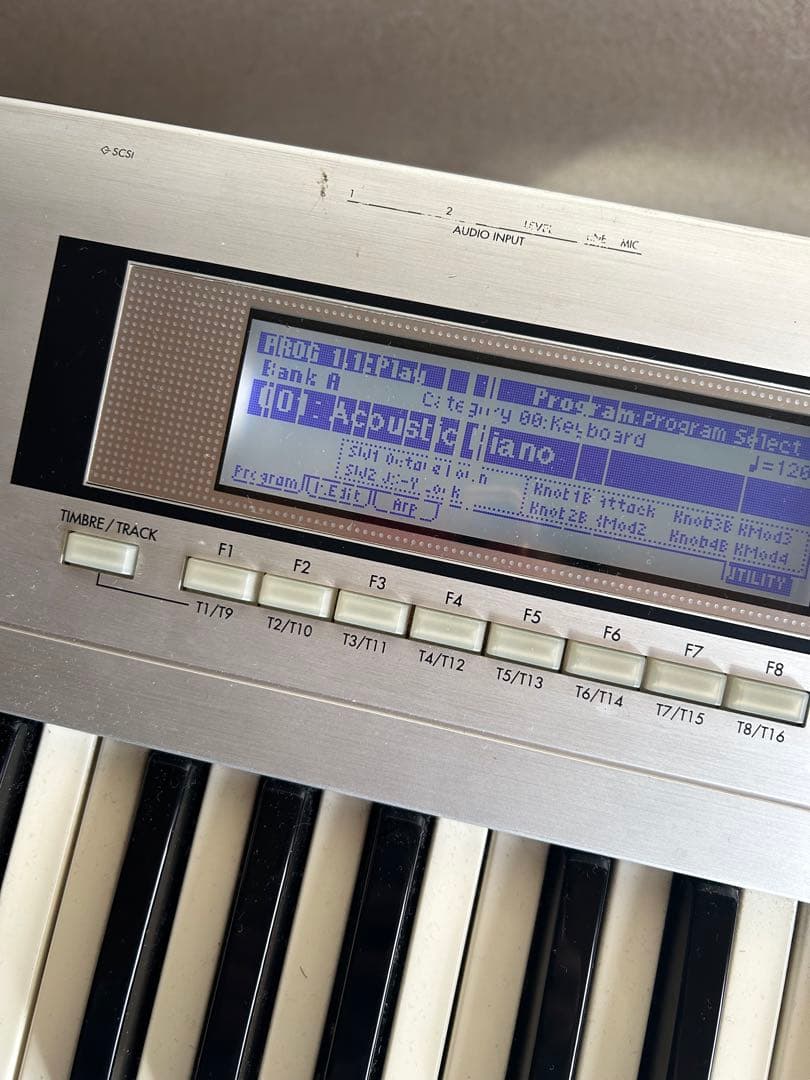 ボ*ト様 KORG Triton Le 61鍵 音楽ワークステーション - 鍵盤楽器お 得