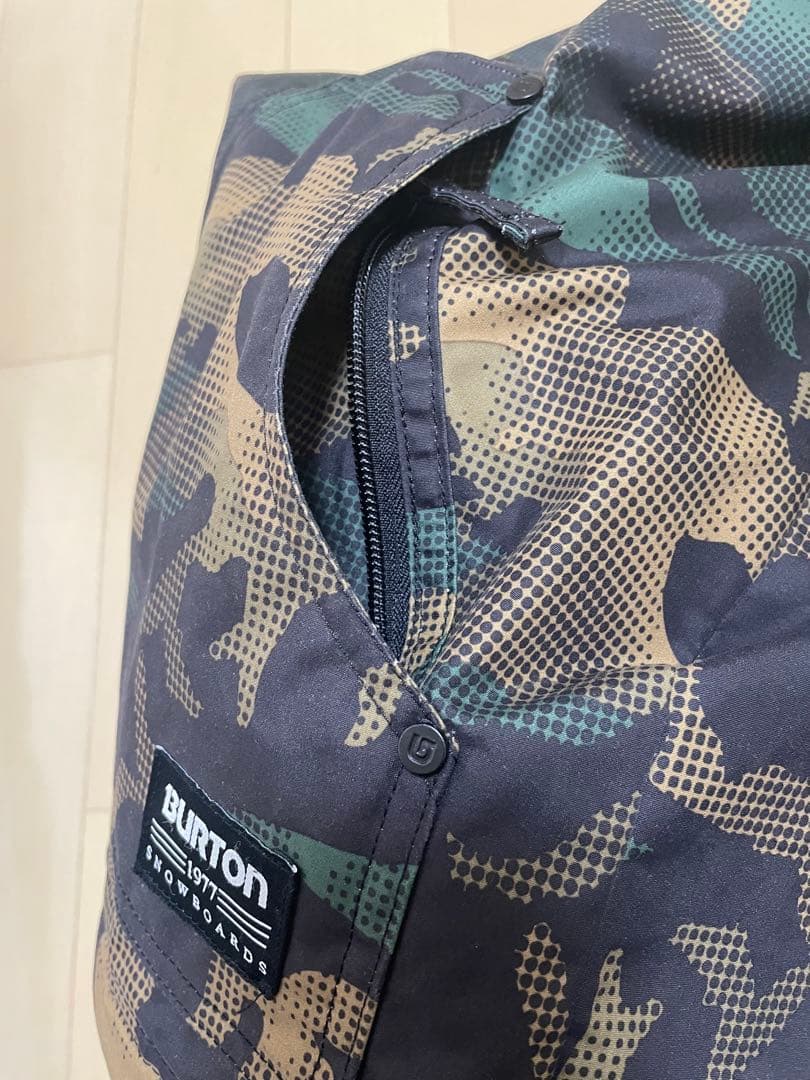 バートン キッズ 迷彩フード付きウェアと緑色パンツセット