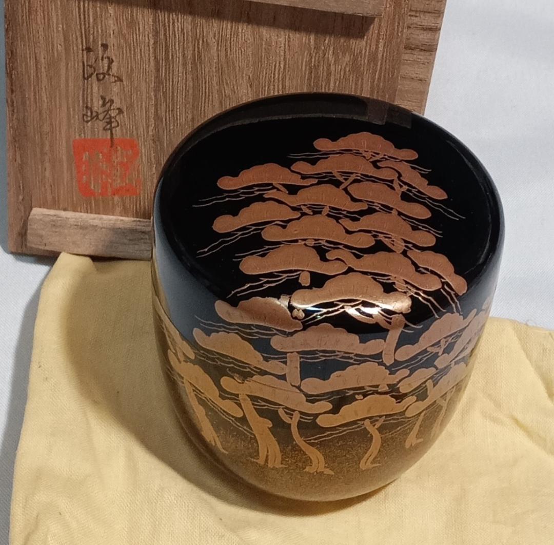 茶道具　蒔絵師政峰作　黒漆塗松並木蒔絵中棗　美品！！ 茶器/茶道具 なつめ（お薄器）】 中棗 黒 唐松蒔絵 今井千鶴作 （輪島