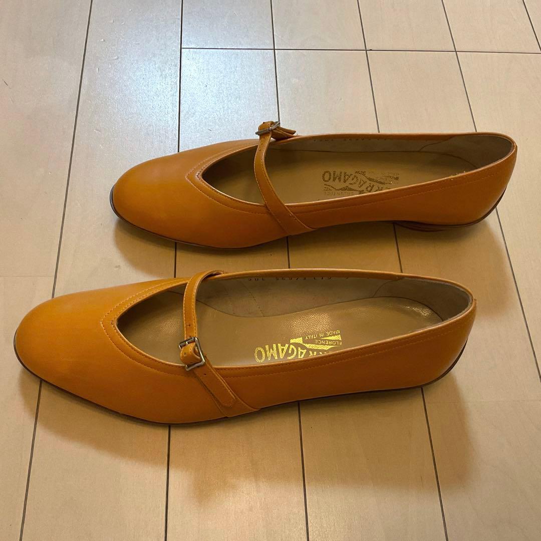 フェラガモ オードリー 7 (24センチ) - メルカリ