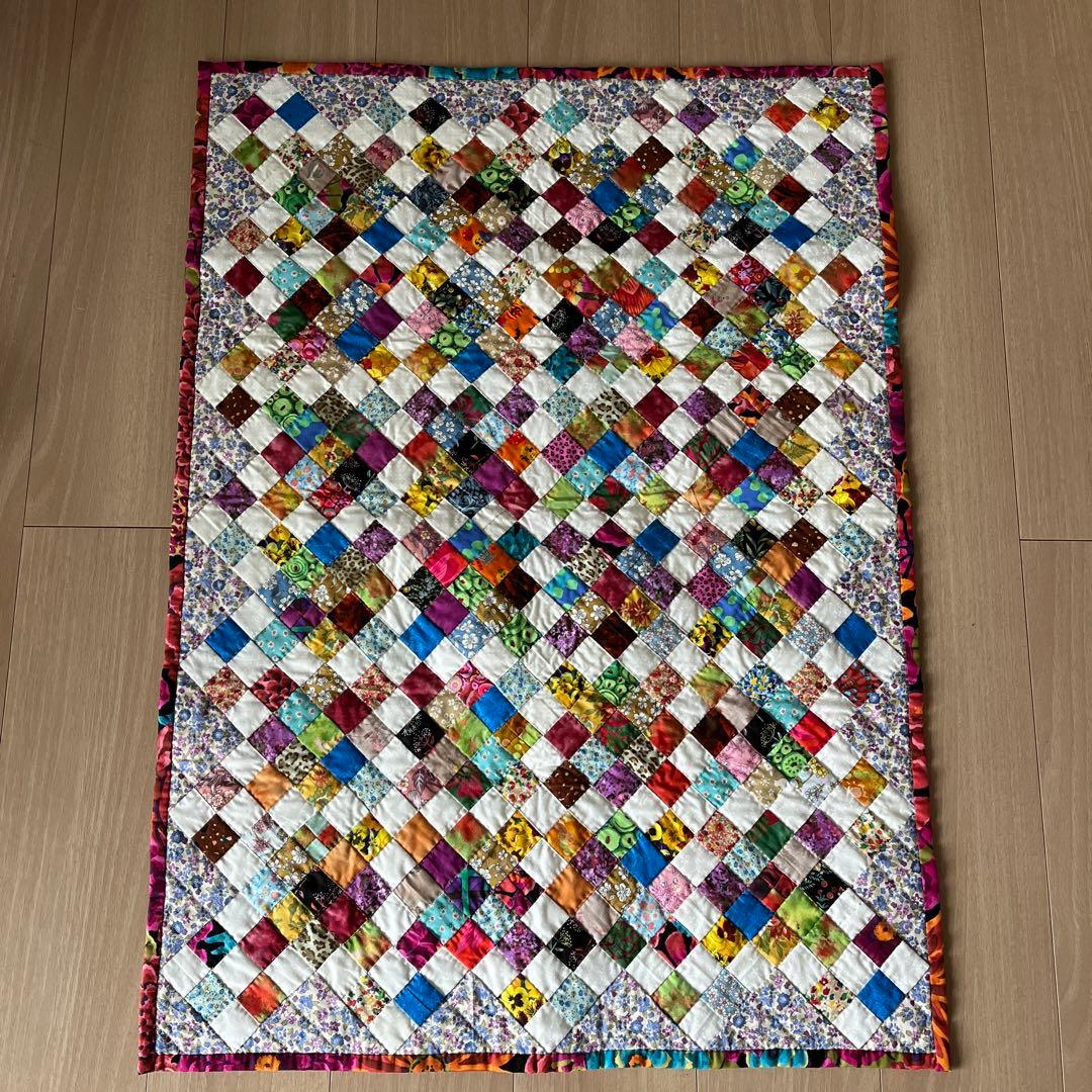 ハンドメイド キルトパッチワーク 四角つなぎタペストリー - メルカリ