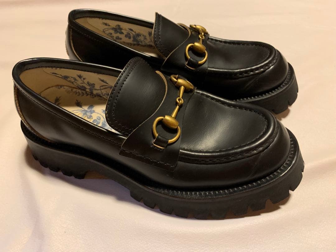 超美品 GUCCI グッチ ローファー ビー 蜂 刺繍 - メルカリ