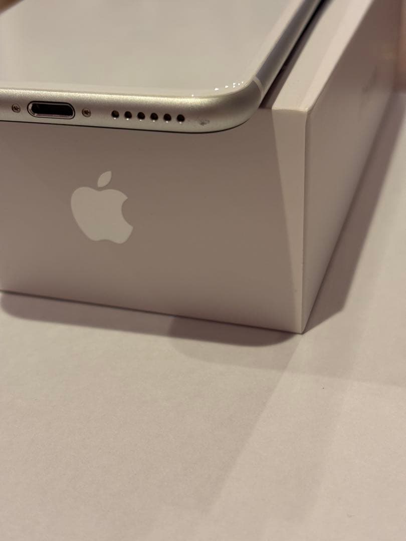 Apple iPhone SE (第2世代) ホワイト 64GB