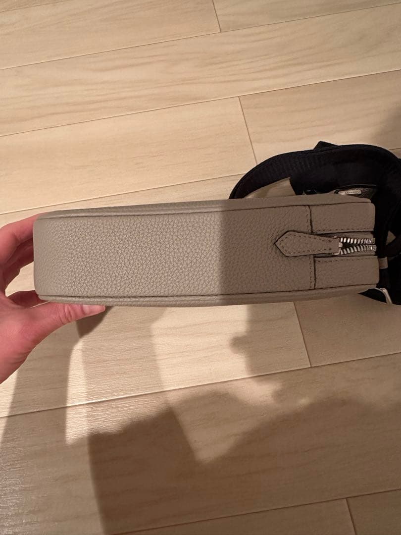 《美品》BONAVENTURA パオロ クロスボディバッグ シュリンクレザー