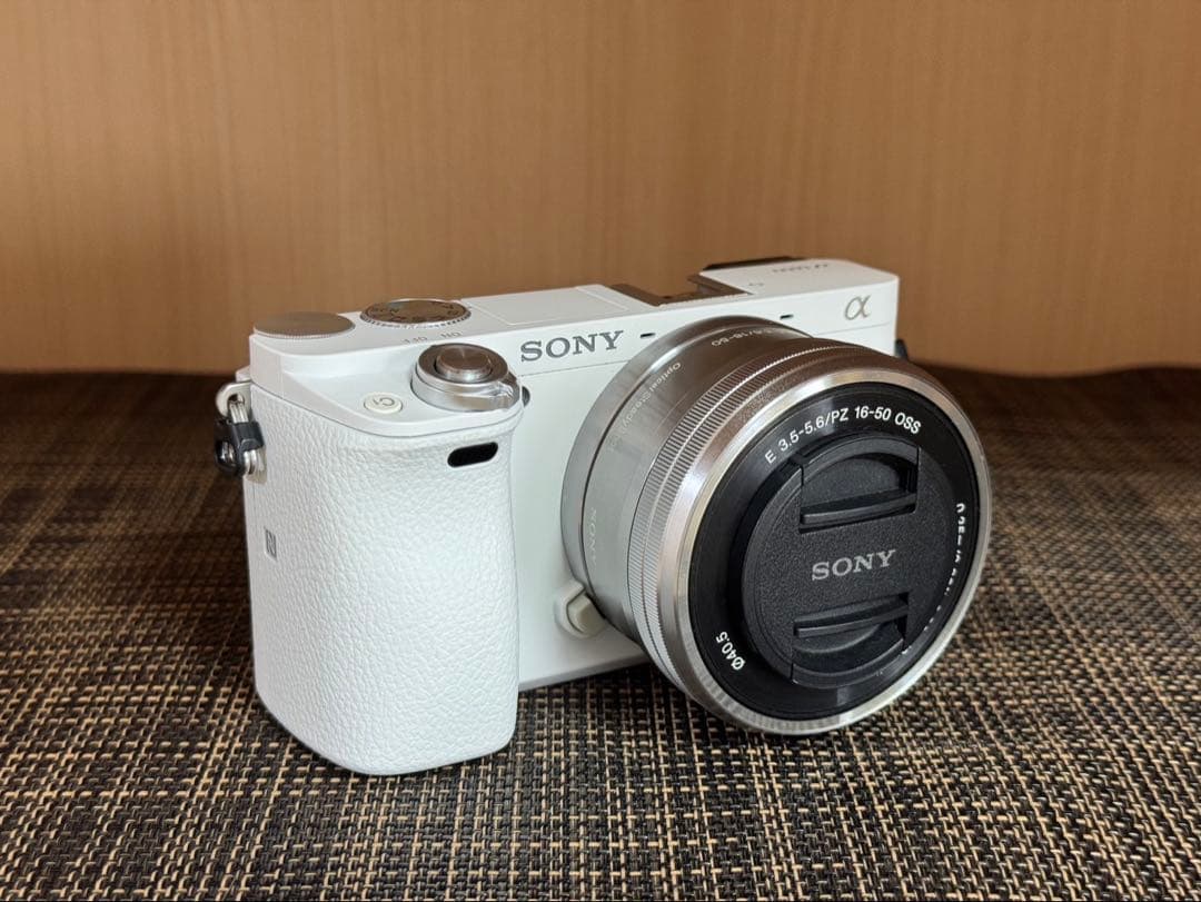 SONY α6000 ミラーレスカメラ ホワイト レンズ3本付き α6000 ミラーレス一眼カメラ パワーズームレンズキット ホワイト ILCE