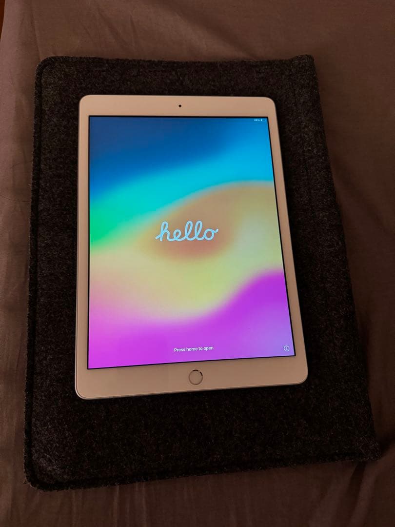 iPad 第8世代　シルバー Amazon.co.jp: 【整備済み品】 Apple iPad (第8世代) Wi-Fi +