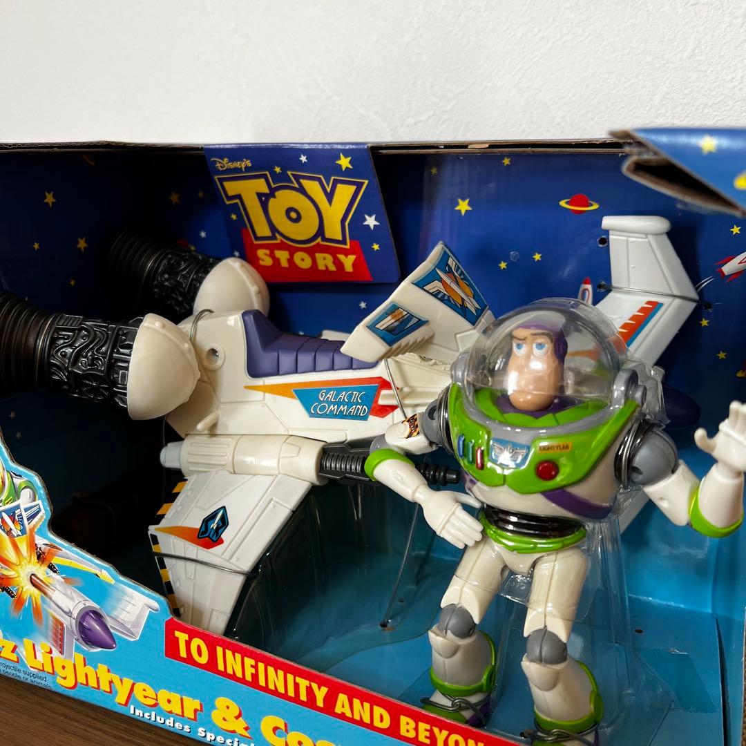 トイ・ストーリー 「バズ・ライトイヤー＆コスミックファイター」 フィギュア オンライン限定価格】トイ・ストーリー リアルサイズトーキング
