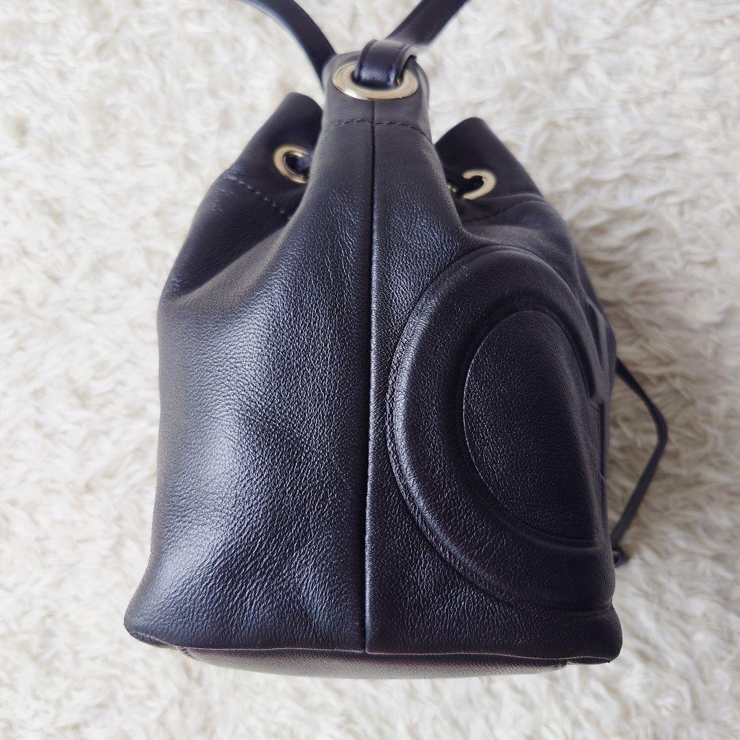 Jimmy Choo ジュノ 巾着 ブラック 型押しロゴ デカロゴ - メルカリ