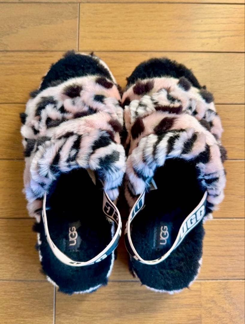 最終価格】UGG ヒョウ柄 ファーサンダル - メルカリ