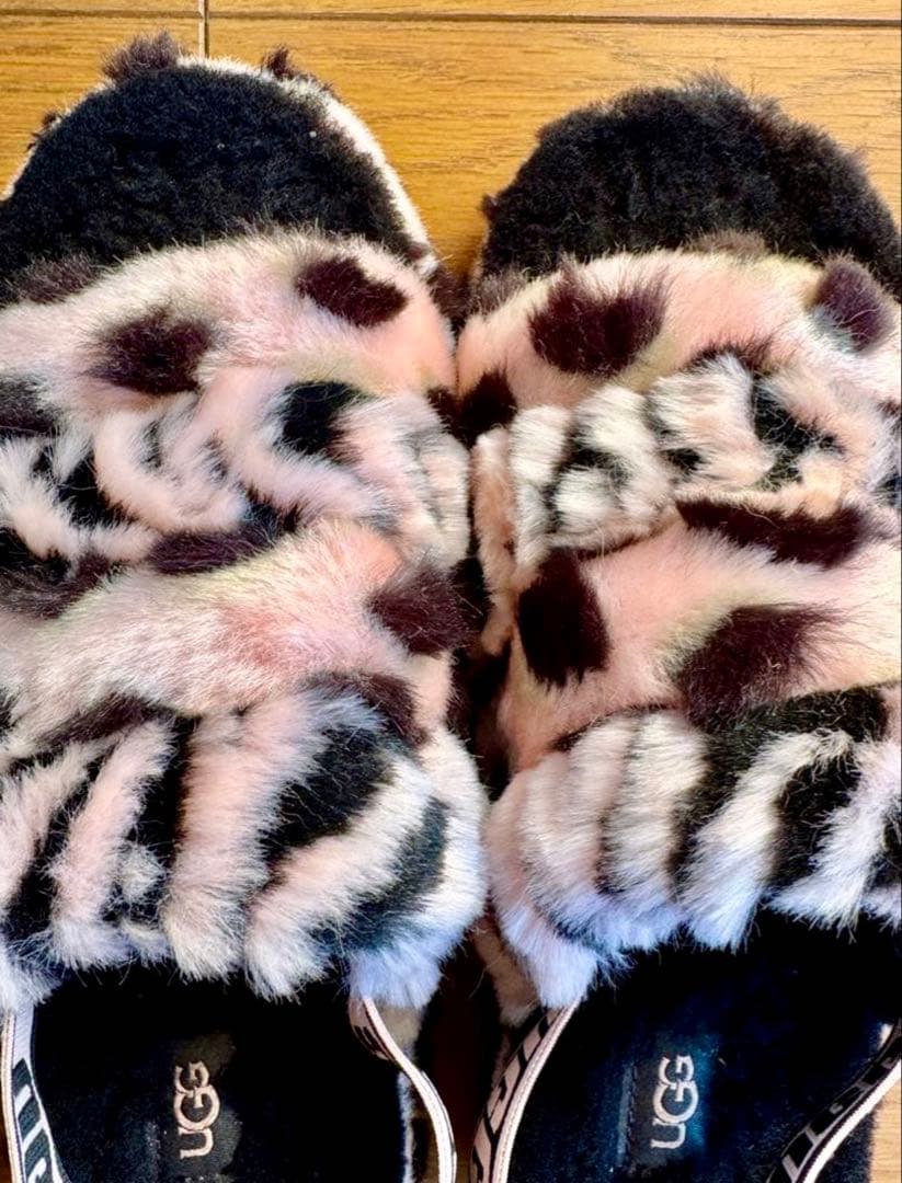 最終価格】UGG ヒョウ柄 ファーサンダル - メルカリ