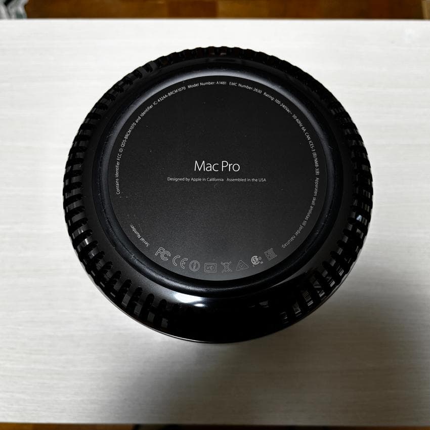 Mac Pro(Late 2013)　 3.0GHz・64GB・1TB